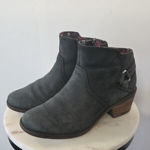 Teva Gray Suede-Look Ankle Booties with Stacked Heel Size 7.5